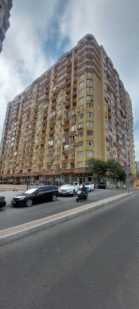 Satılır 3 otaqlı yeni tikili 130 m² — Bakı