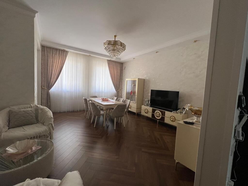 Satılır 4 otaqlı həyət evi/bağ evi 280 m² — Ev, villa, Bakı (3)