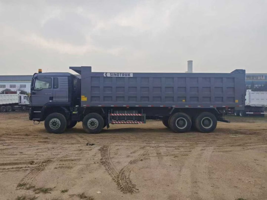 Özüboşaldan yük maşını Sınotruk 8x4, 2025 il — Yük avtomobilləri və qoşqular, Bakı (3)