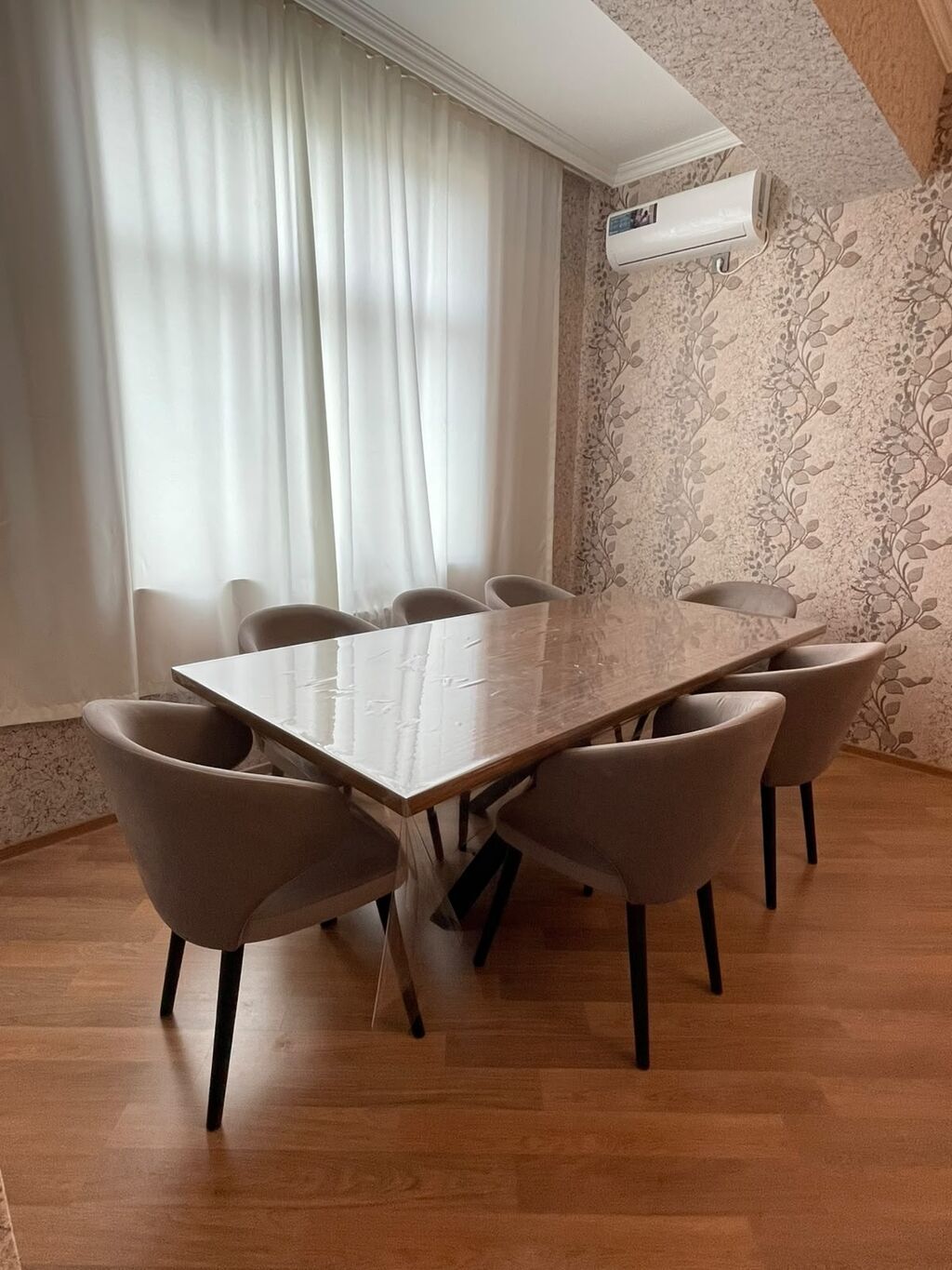 Masa desti satilir. Qiymet 350 azn.Ela veziyyetde tezekimidir. Unvan — Mebel, Bakı