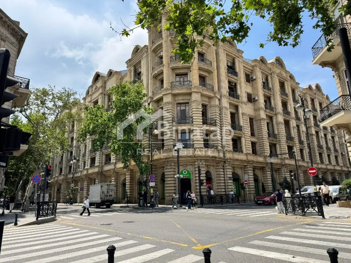 Satılır 4 otaqlı köhnə tikili 134 m², Sahil metrosu, Səbail rayonu — Bakı