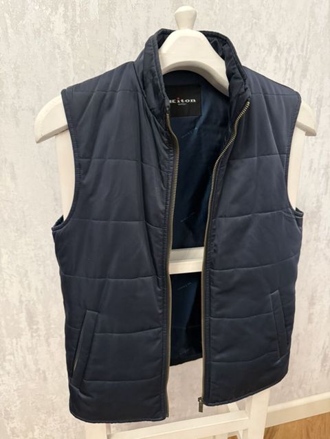 Yalnız Whatsapp ile elage saxlayin Kişi üçün yüngül, quilted dizayna — 15 ₼ · Bakı · Yelek Yalnız Whatsapp ile elage saxlayin Kişi üçün yüngül, quilted dizayna — Bakı