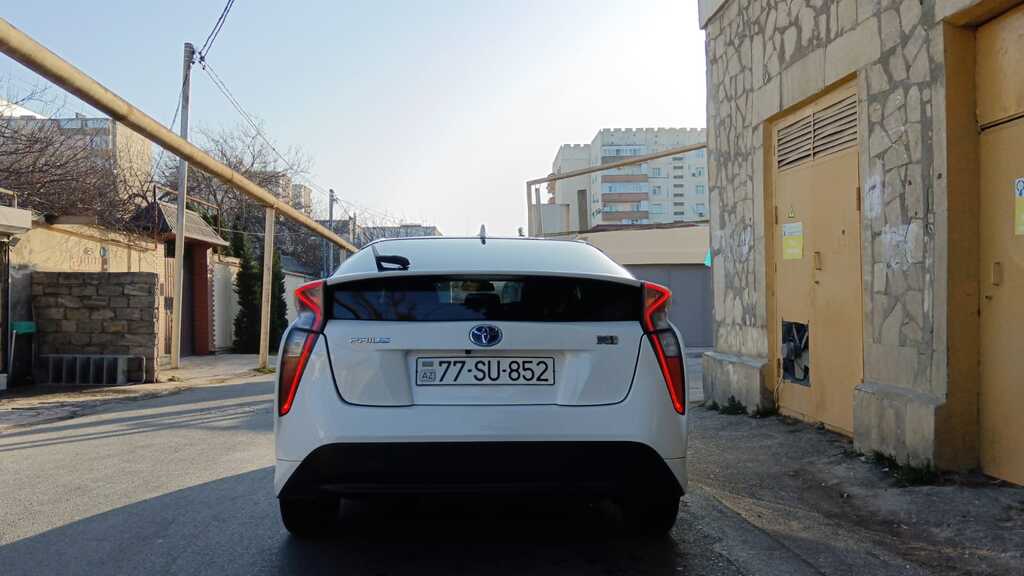 Toyota Prius, 1.8 L, 1.3 kWh, 2017 il, 245 000 km 77-SU-852 — Avtomobillər, Bakı (4)