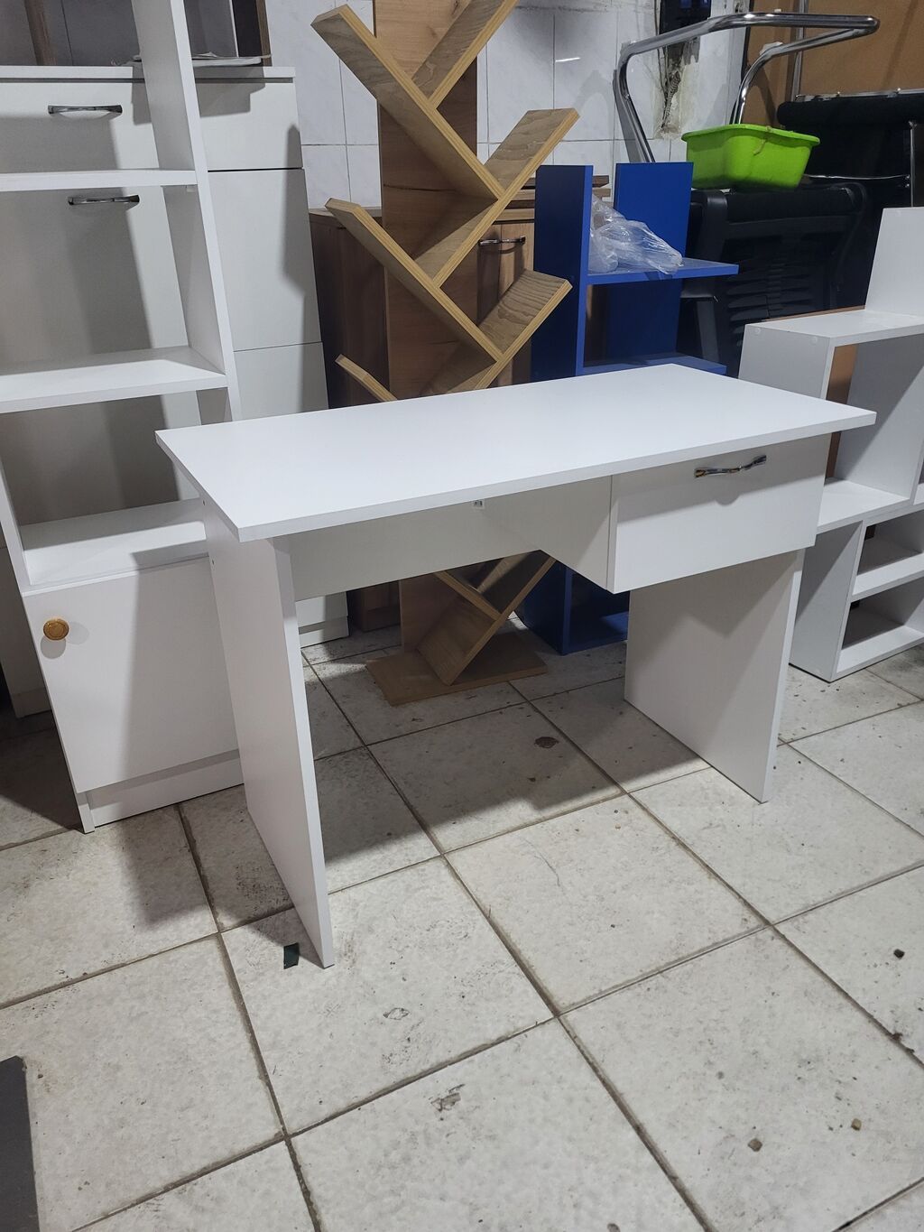 Kompüter masası, Yeni, Açılmayan, Laminat, Dördbucaq masa — Masalar, Bakı (2)