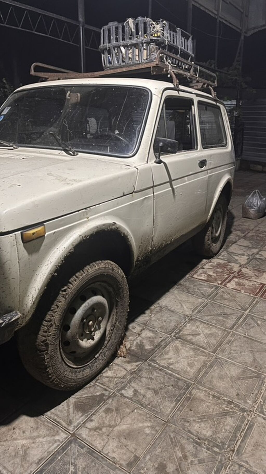 VAZ 2121 Niva, ağ rəng, 3 qapılı SUV. Mexaniki sürətlər qutusu, tam — Avtomobillər, Bakı (3)