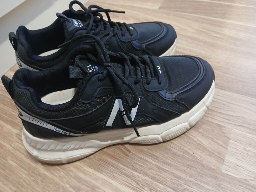 Ölçü 39 .Uşaq idman ayaqqabıları - Rəng: qara, ağ altlıq - Ölçü: 36 — Uşaq ayakkabısı, Digah (2)