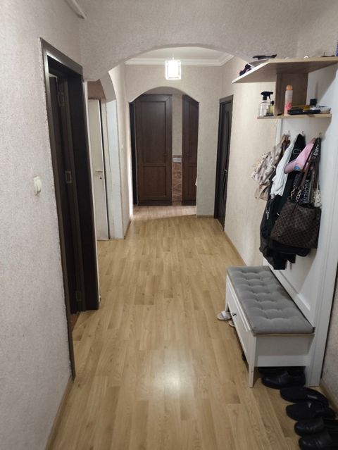 Satılır 4 otaqlı köhnə tikili 105 m² — Bakı