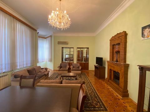 İcarəyə verilir 4 otaqlı köhnə tikili 120 m² — 1 200 ₼ · Bakı · Mənzil İcarəyə verilir 4 otaqlı köhnə tikili 120 m² — Bakı