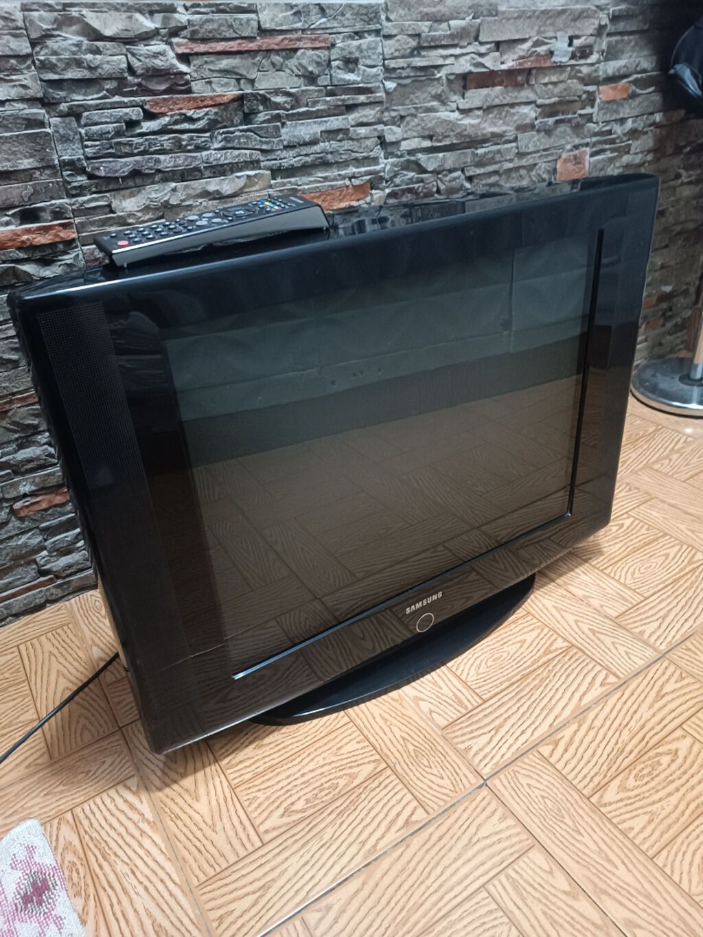Televizor Samsung İşlənmişdir. Tək defekti üstündə az qırığı var — Televizorlar, Bakı (6)