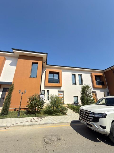 Satılır 3 otaqlı həyət evi/bağ evi 150 m² — 520 000 ₼ · Bakı · Ev, villa Satılır 3 otaqlı həyət evi/bağ evi 150 m² — Bakı