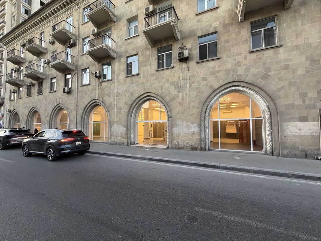 İcarəyə verilir obyekt 351 m² — Əmlak, Bakı