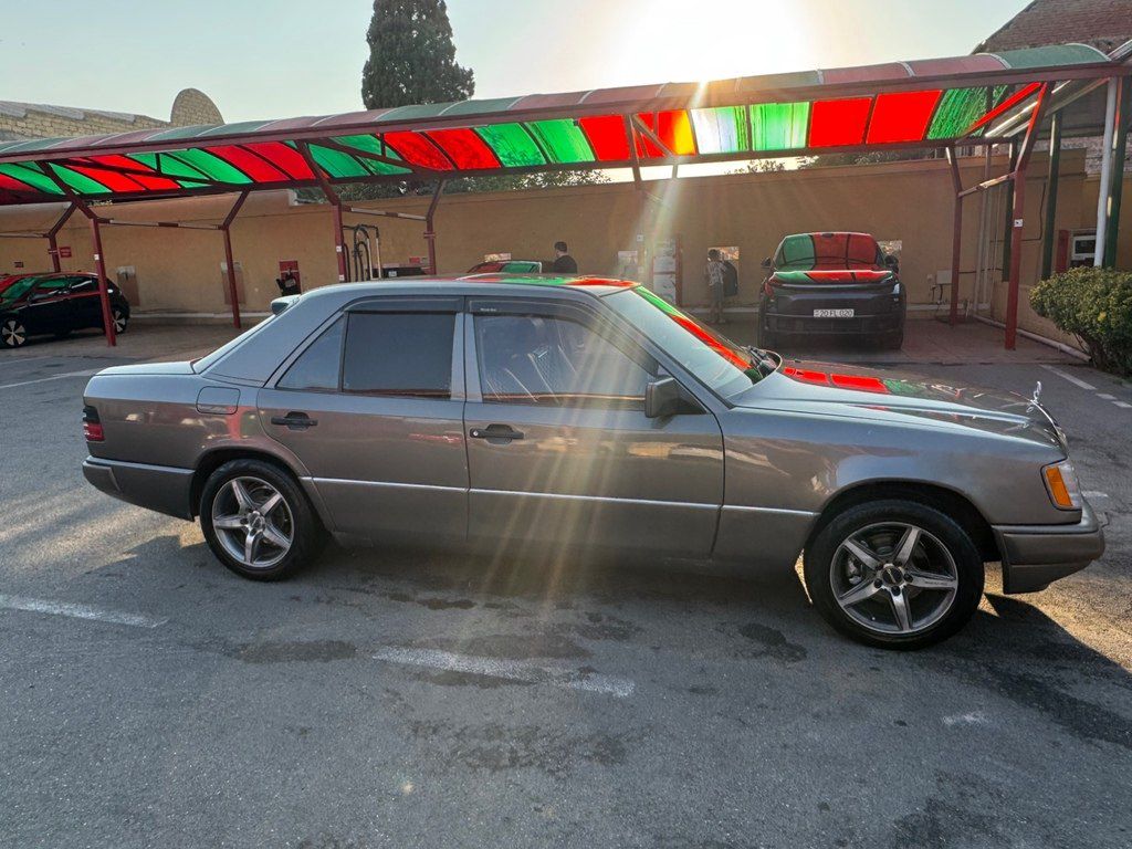 Mercedes 220 E, 2.2 L, 1985 il, 350 000 km 20-FE-587 — Avtomobillər, Gəncə (5)
