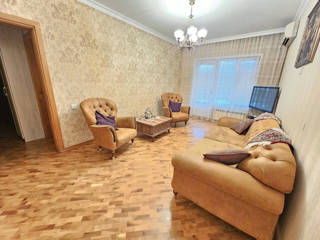 Satılır 4 otaqlı köhnə tikili 100 m² — Mənzil, Bakı (3)