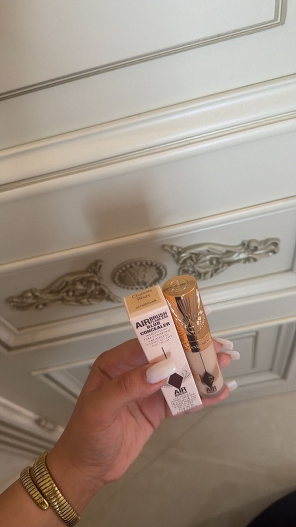 Charlotte Tilbury Airbrush Flawless Blur Concealer - Növ: Maye — Makiyaj, Masazır (3)