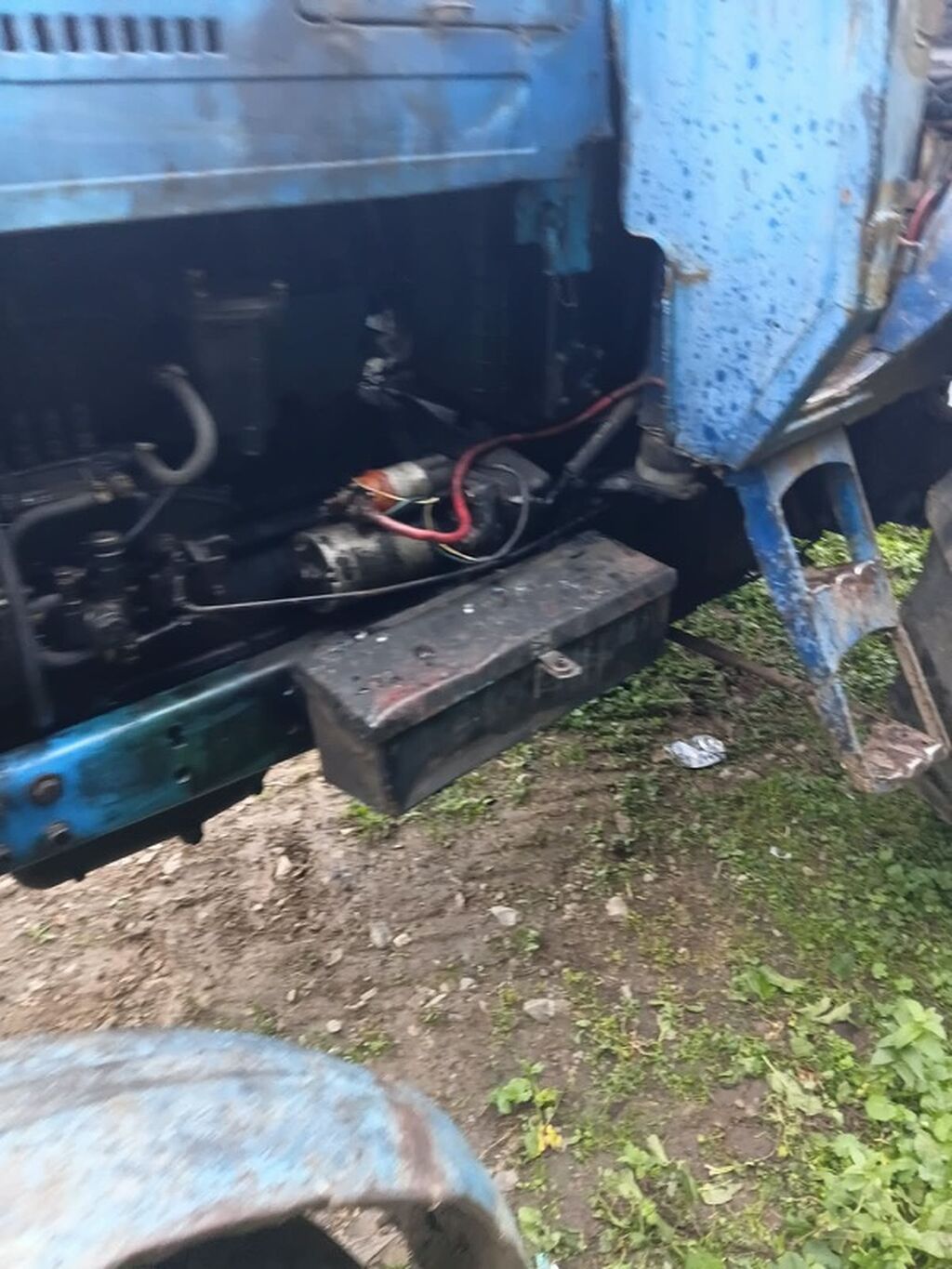 Minsk MTZ seriyasından mavi traktor - Güclü dizel mühərrik, ön tərəfdə — Traktorlar, Gədəbəy (4)