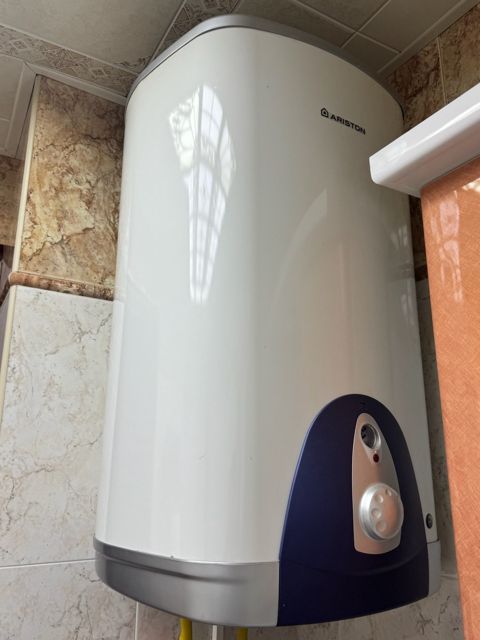 Su qızdırıcısı "Ariston" — 200 ₼ · Bakı · Təmir və inşaat Su qızdırıcısı "Ariston" — Bakı