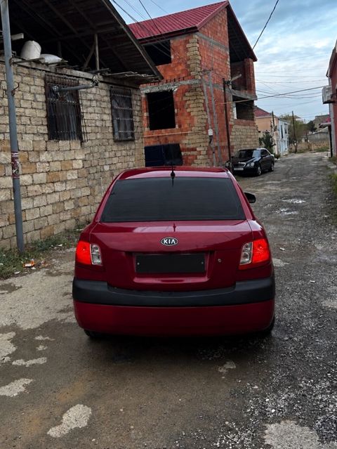Kia Rio: 1.4 l 2010 il Sedan — Mehdiabad