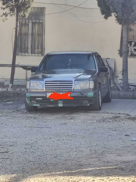 Mercedes 200, 1993 il — 4 500 ₼ · Xırdalan · Avtomobillər Mercedes 200, 1993 il — Xırdalan