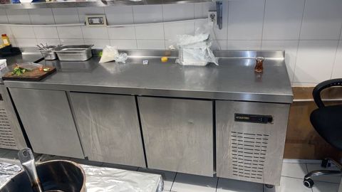Dezgah soyuducu 950 Azn. Tam ishlek. Olchu 2metr. Unvan Genclik — Bakı