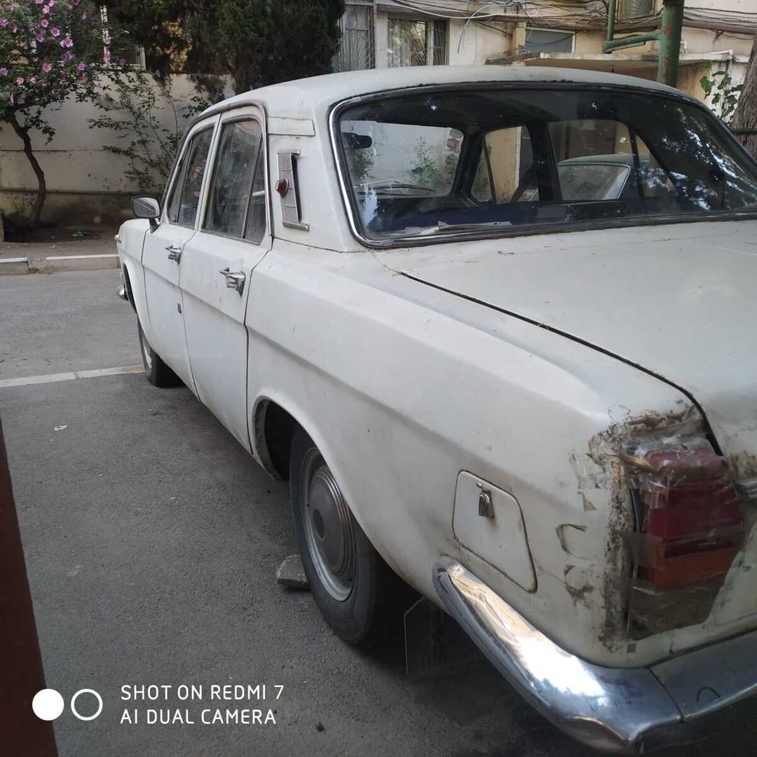 GAZ 24, 1981 il 10-GB-507 — Avtomobillər, Bakı (3)