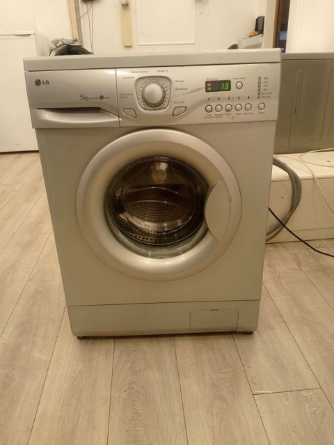 LG paltaryuyan maşın – 5 kq, ön yükləməli. Xüsusiyyətlər: - Yükləmə — Bakı