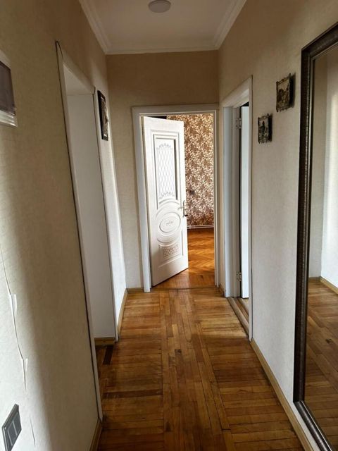 Satılır 4 otaqlı köhnə tikili 70 m² — Bakı