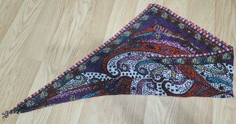 Üçbucaq formalı naxışlı şərf/fular/șal - Material: yüngül, nəfəsalan — Bakı
