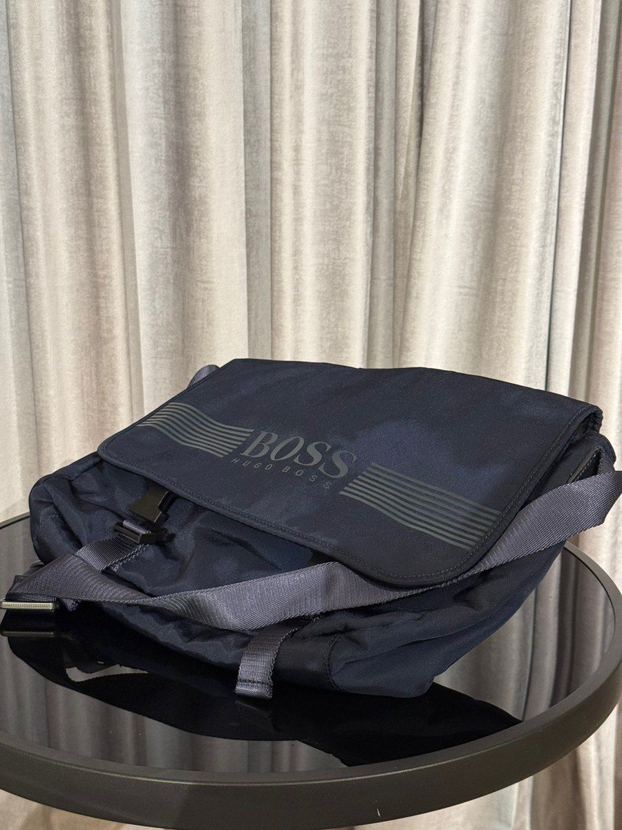 Hugo Boss çantası — Şəxsi əşyalar, Bakı (2)