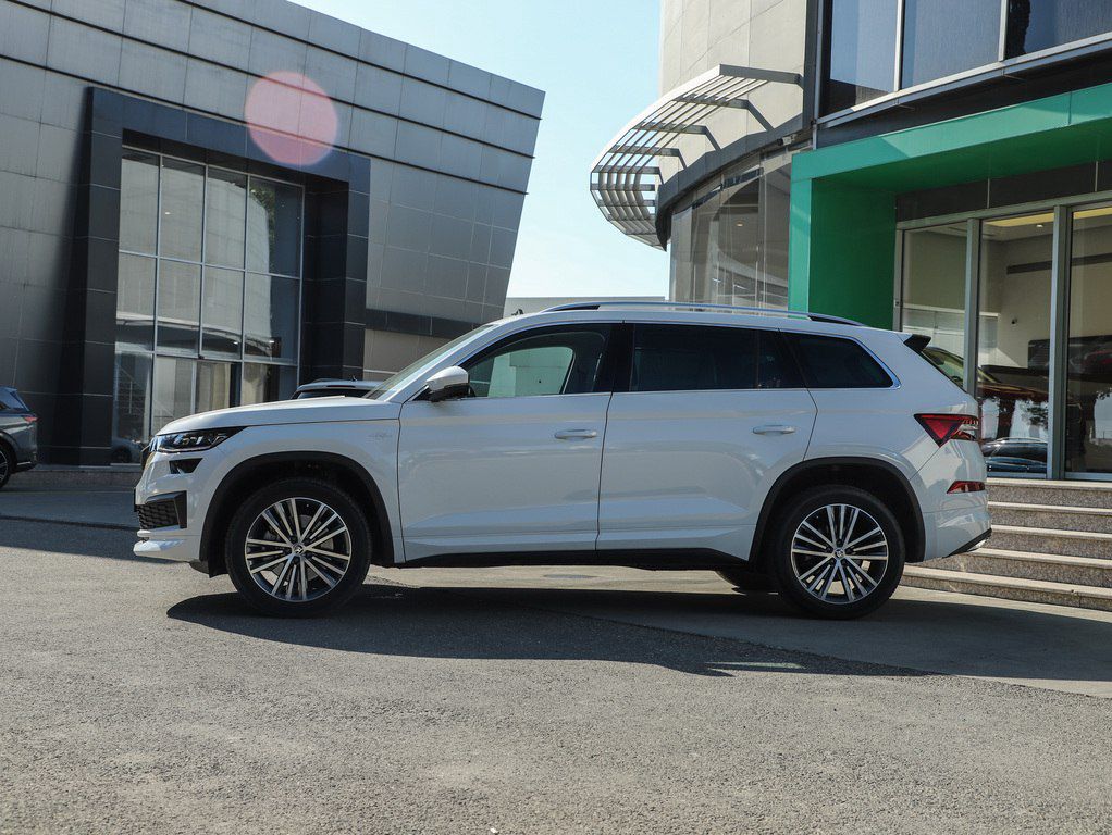 Skoda Kodiaq, 2.0 L, 2023 il, 73 400 km — Avtomobillər, Bakı (6)