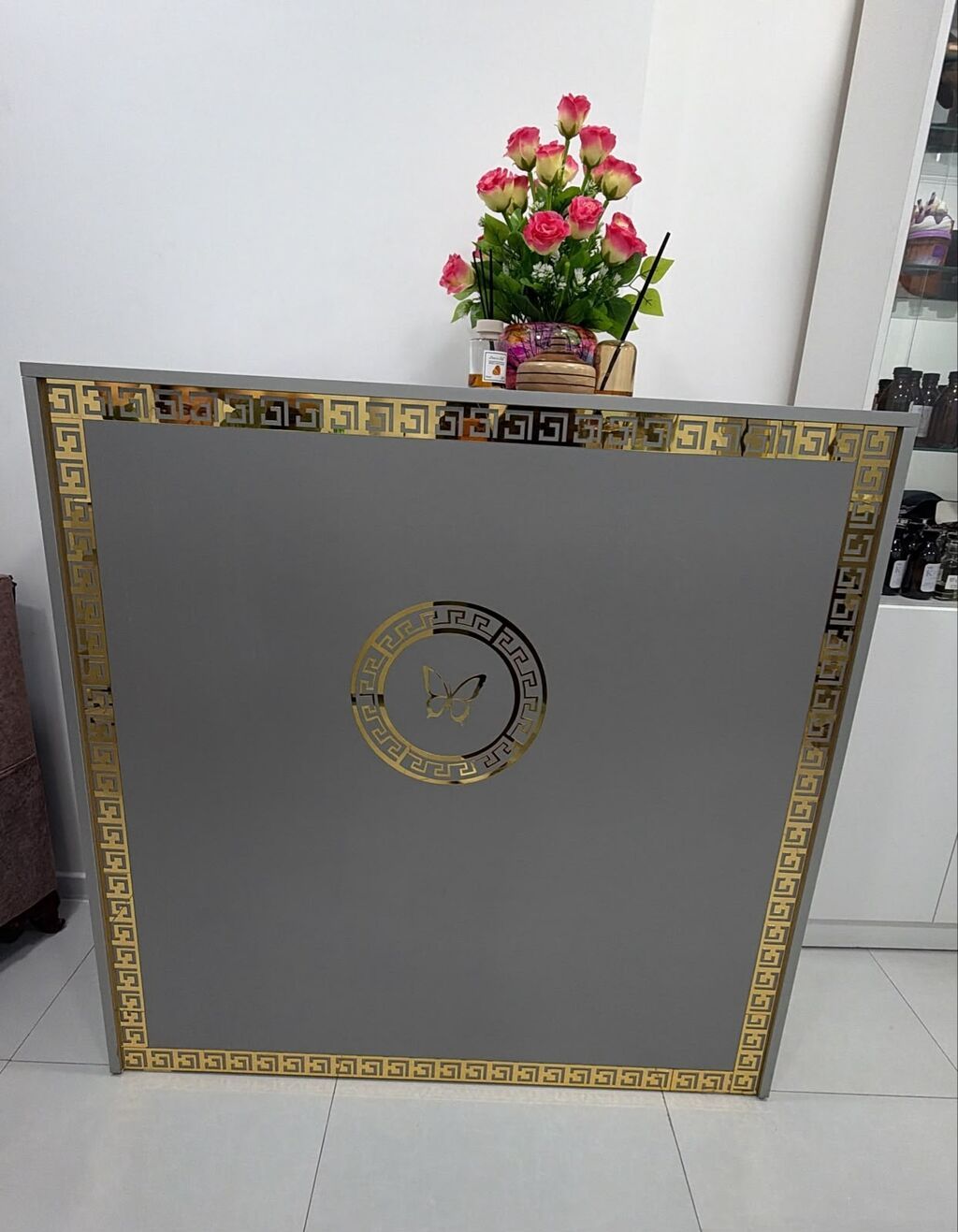 Resepşn stolu 180 Azn. satılır. Ünvan Razin. Nərgiz 9295 — Mebel, Digah (2)