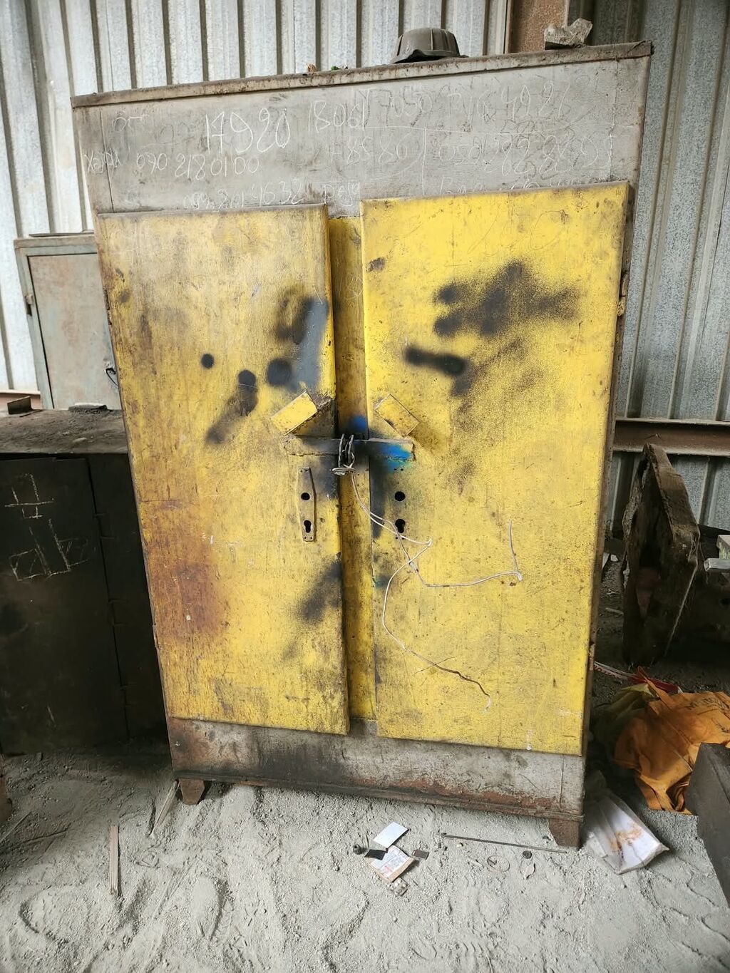 Metalkonstruksiya isiq dolabları - Material: qalın divarlı polad — Şkaflar, Sumqayıt (2)