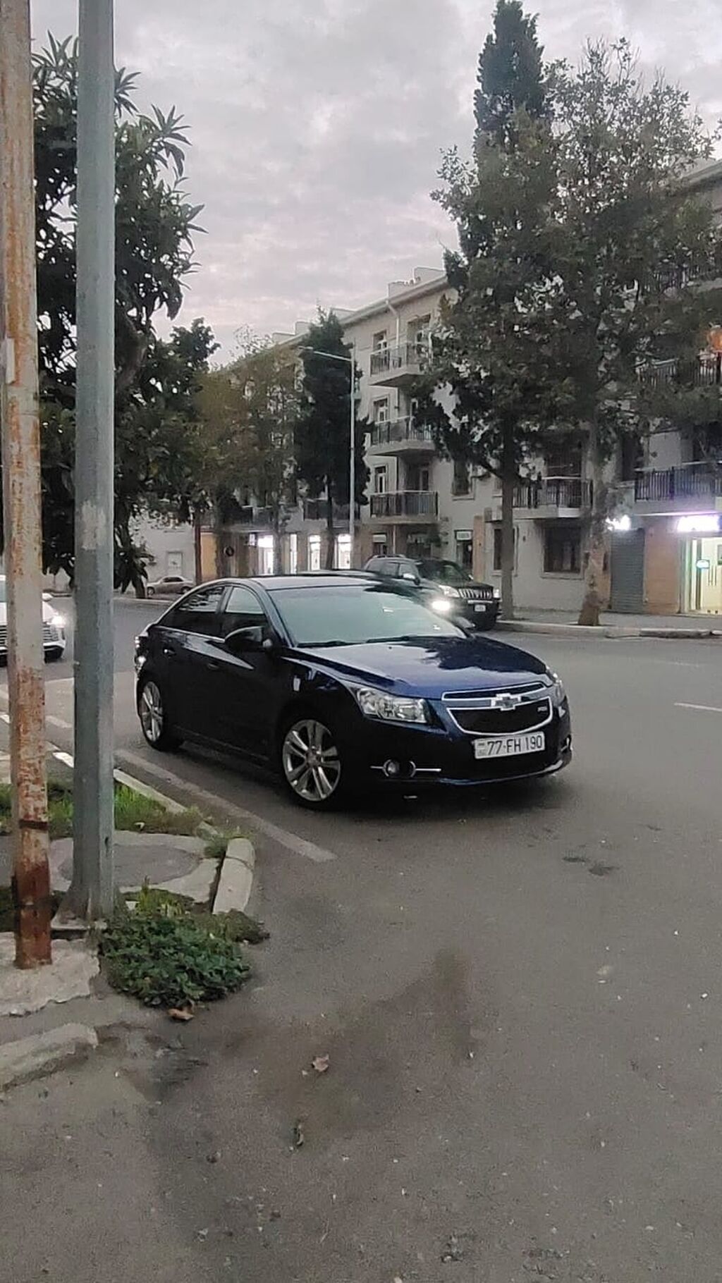 Chevrolet Cruze sedan - Kuzov: 4 qapılı sedan, tünd mavi rəng 77-FH-190 — Avtomobillər, Gəncə