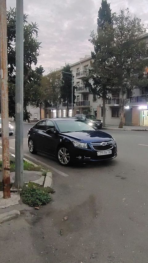 Chevrolet Cruze sedan - Kuzov: 4 qapılı sedan, tünd mavi rəng — Gəncə