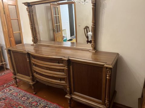 Klassik üslubda qonaq otağı mebeli dəsti Tərkibi: - Geniş — 4 500 ₼ · Bakı · Qonaq otağı üçün Klassik üslubda qonaq otağı mebeli dəsti Tərkibi: - Geniş — Bakı