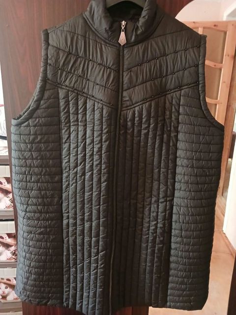 Qadınlar üçün qara rəngli quilted jilet - Model: uzadılmış kəsim — Gəncə