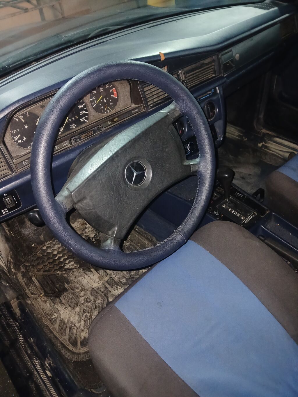 Mercedes-Benz 190 (W201) sedan - Kuzov: 4 qapı, qara rəng - Nömrə 10-ZO-764 — Avtomobillər, Sumqayıt (6)
