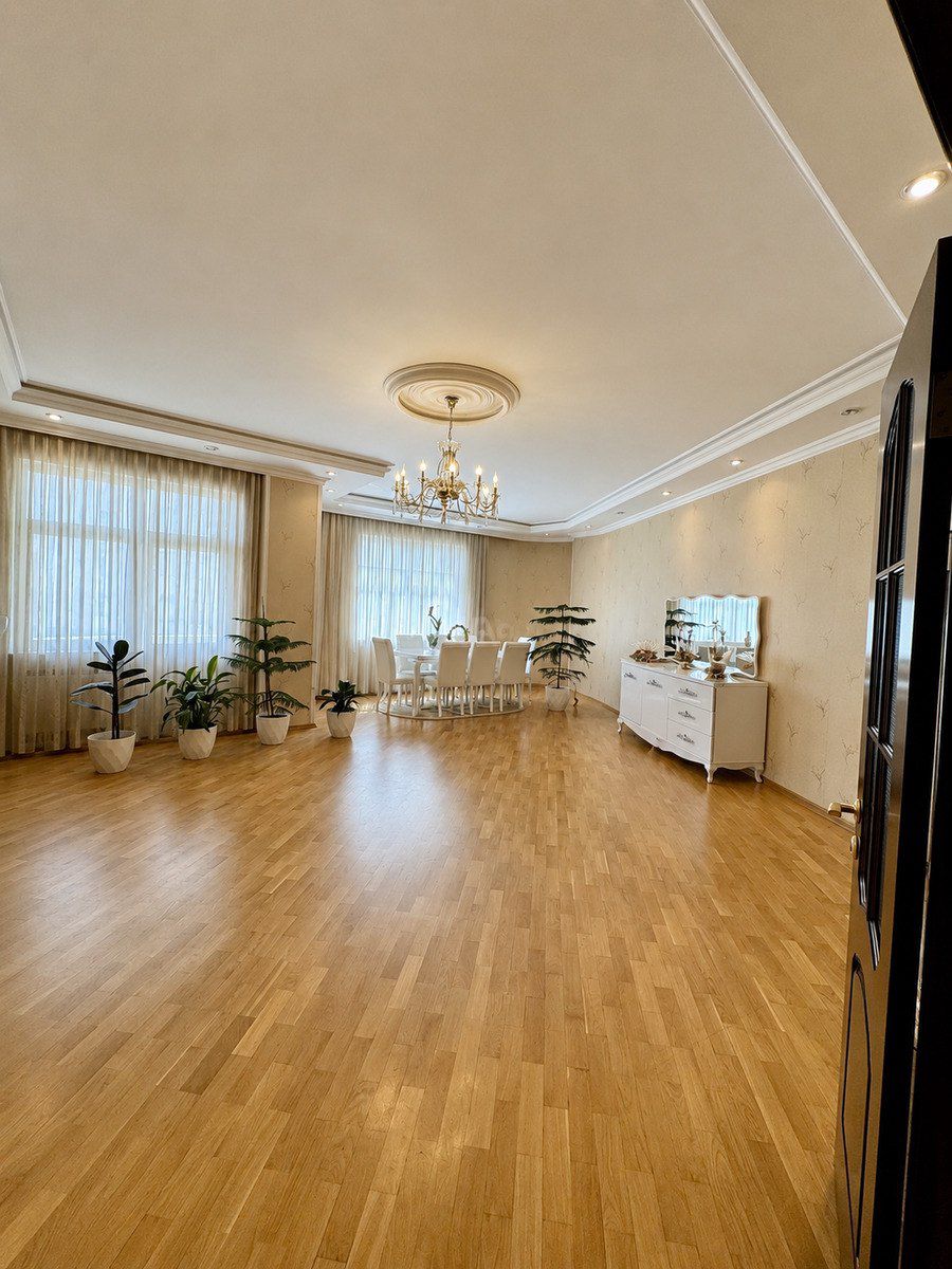 Satılır 4 otaqlı yeni tikili 180 m² — Mənzil, Bakı