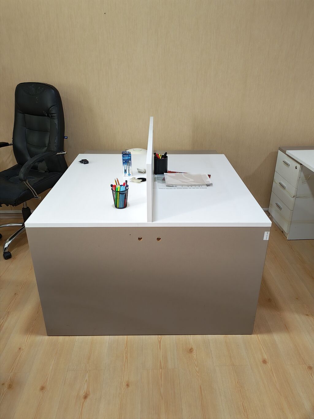 Ofis üçün iki nəfərlik iş masası 5 ədəddir biri 90 azn - Model — Ofis mebeli, Bakı (2)