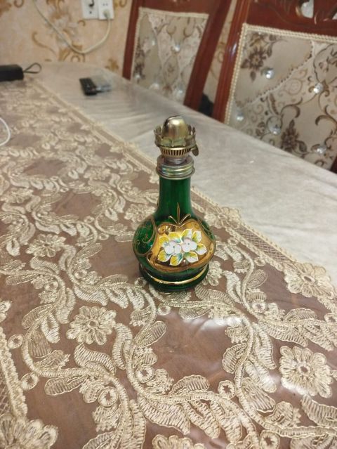 Şüşə bəzəkli kiçik flakon - Material: rəngli (yaşıl) şüşə, üzərində — Gəncə