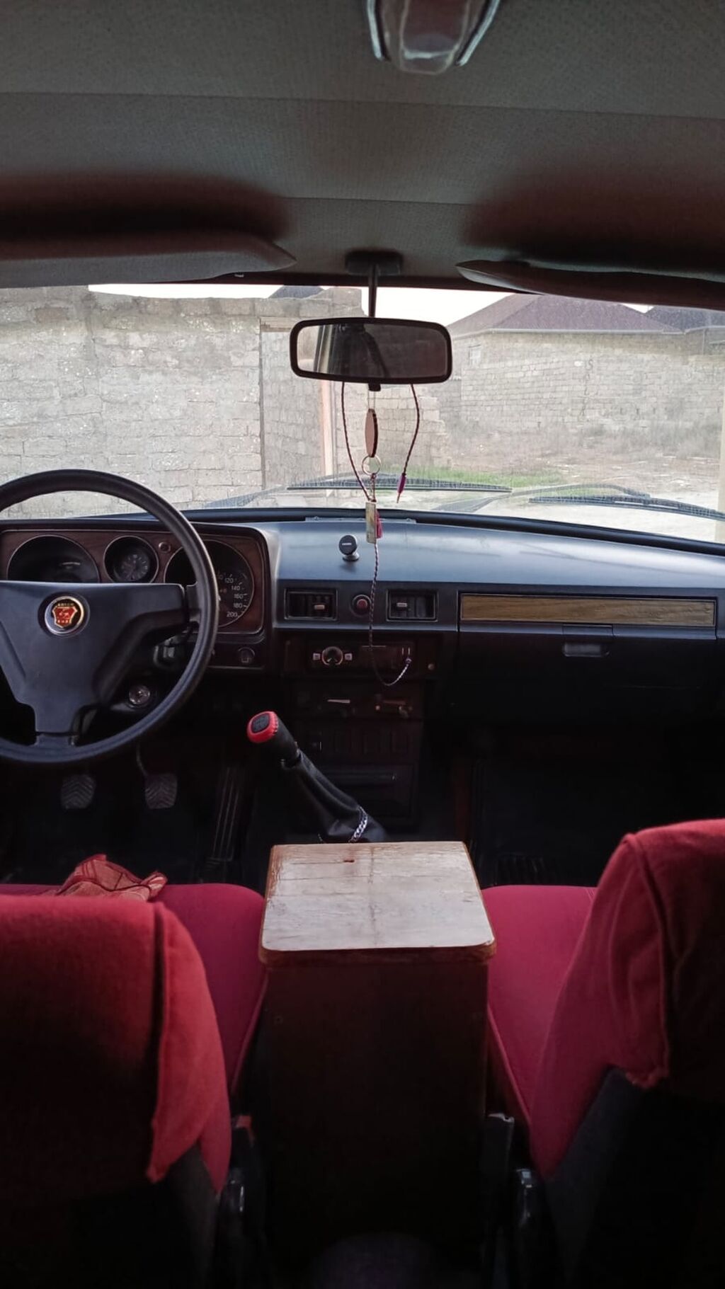 VAZ-24 “QAZ Volqa” klassik sedan - Kuzov: 4 qapılı sedan, ağ rəng 77-GB-851 — Avtomobillər, Bakı (8)