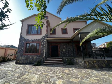 Satılır həyət evi/bağ evi 300 m² — Bakı
