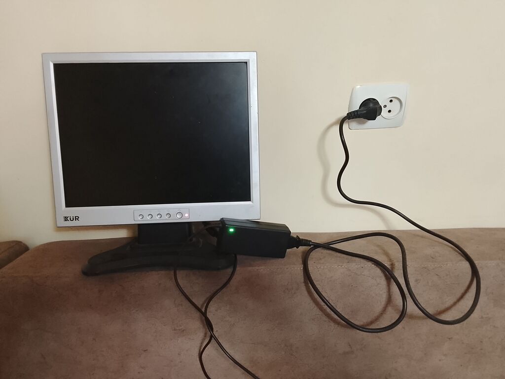 KÜR markalı kompüter monitoru - Ekran tipi: LCD, mat səth - Korpus — Monitorlər, Bakı