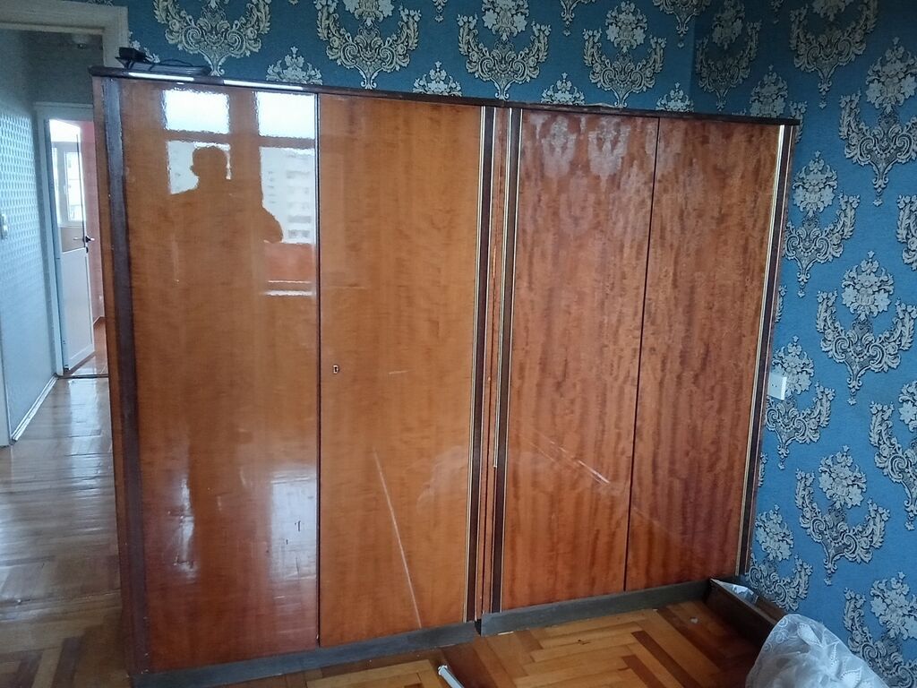 Qarderob şkafı – klassik taxta dizayn - Material: cilalanmış — Şkaflar, Bakı