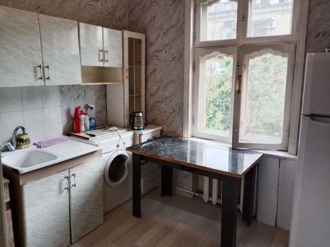 Satılır 2 otaqlı köhnə tikili 65 m² — Mənzil, Bakı (2)
