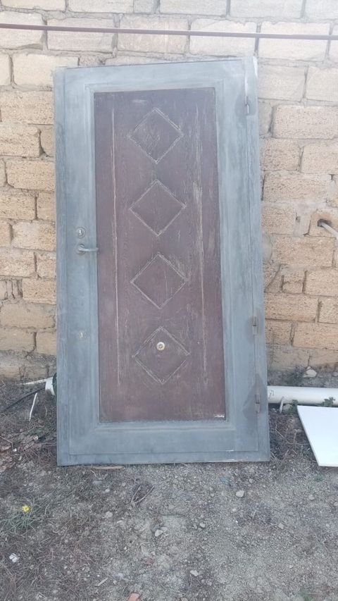 Qapi endirim edildi 150 azn ölçü eni 110 hündürlüyü 2.15 Ünvan — 150 ₼ · Bakı · Pəncərələr, qapılar, balkonlar Qapi endirim edildi 150 azn ölçü eni 110 hündürlüyü 2.15 Ünvan — Bakı
