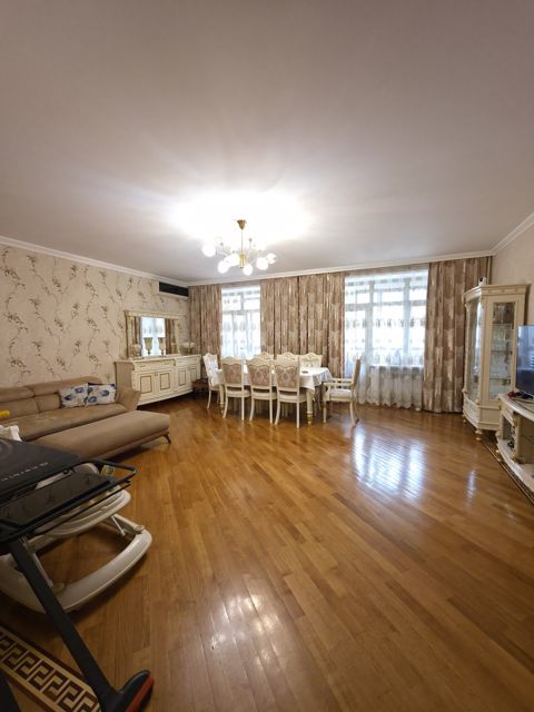 Satılır 4 otaqlı köhnə tikili 120 m² — 247 000 ₼ · Bakı · Mənzil Satılır 4 otaqlı köhnə tikili 120 m² — Bakı