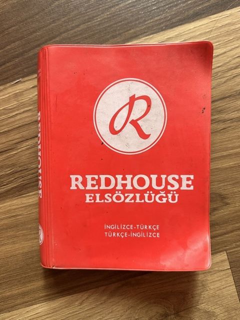Redhouse Elsözlüyü – İngiliscə–Türkcə / Türkcə–İngiliscə - Klassik — 20 ₼ · Bakı · Kitablar Redhouse Elsözlüyü – İngiliscə–Türkcə / Türkcə–İngiliscə - Klassik — Bakı