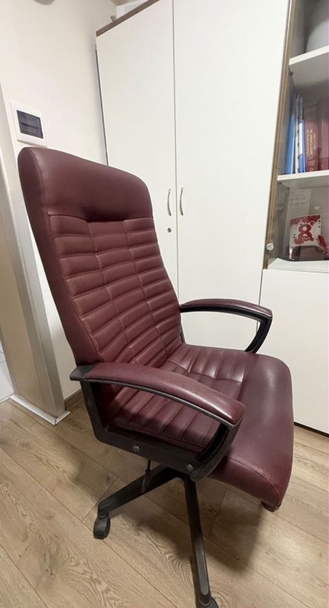 Ofis kreslosu – yüksək arxalı, bordо rəngdə, süni dəri (eko-dəri) — 100 ₼ · Digah · Ofis mebeli Ofis kreslosu – yüksək arxalı, bordо rəngdə, süni dəri (eko-dəri) — Digah