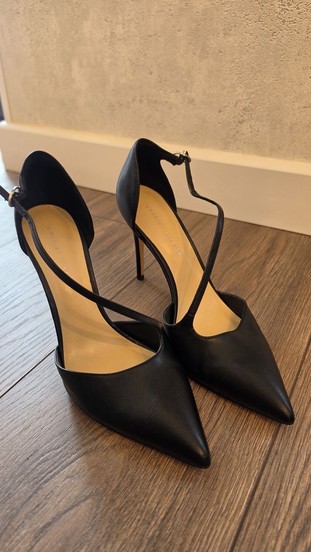 Tuflilər, Charles&Keith, Ölçü: 38, rəng - Qara, İşlənmiş — Tufl, Bakı