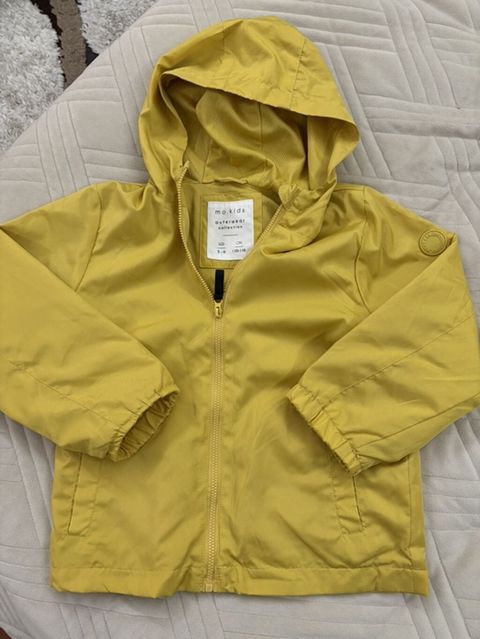 Uşaq üçün sarı rəngli yüngül yağmurluq/küləkkeçirməz gödəkçə — 20 ₼ · Bakı · Uşaq geyimi Uşaq üçün sarı rəngli yüngül yağmurluq/küləkkeçirməz gödəkçə — Bakı